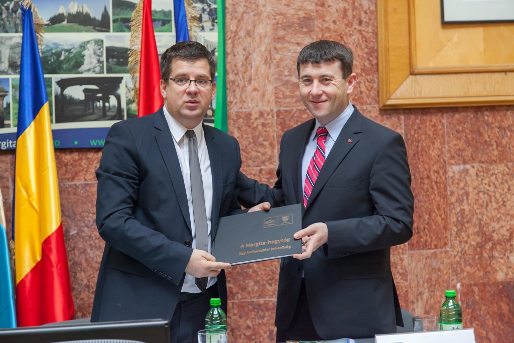 SesztakMegyehaza2015marc13_2