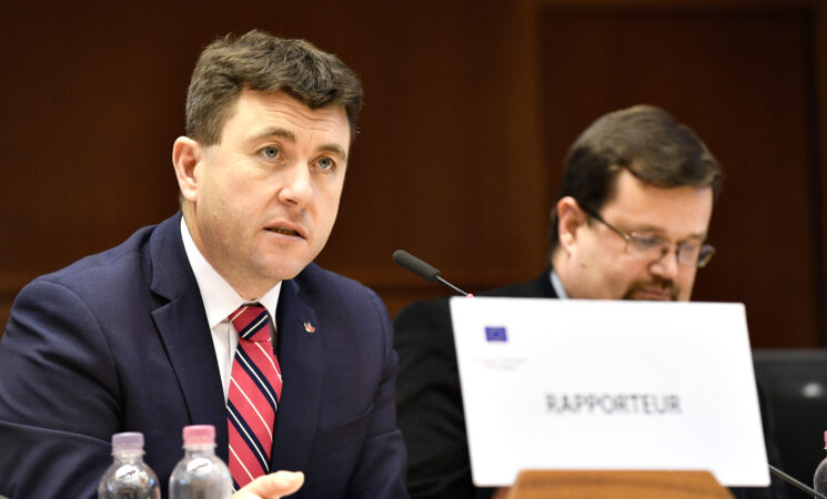 Improving the balance between conflict species and human activity